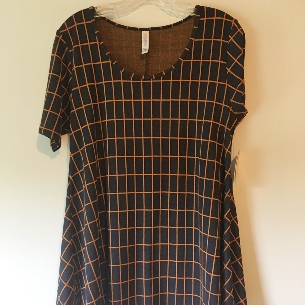𝅺*3 for $36* Lularoe Perfect Tee Size Small